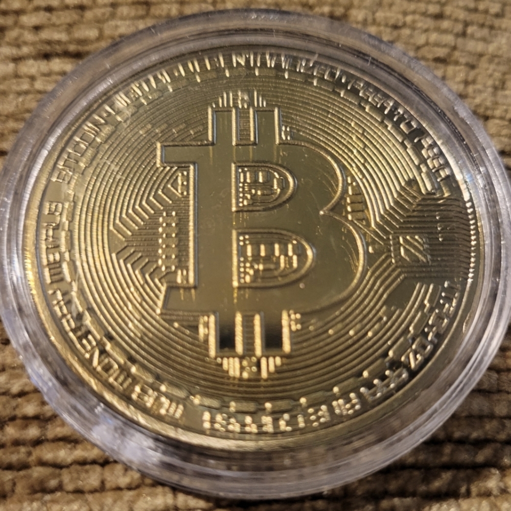 BITCOIN New Gold Collectible Coin